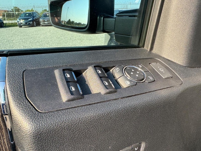 Ford Super Duty F-250 SRW Vehicle Image 19