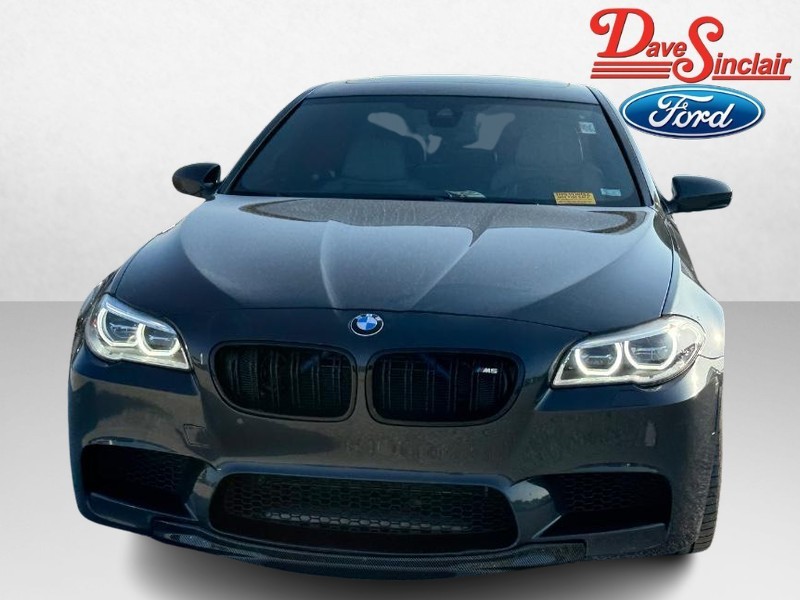 BMW M5 Vehicle Image 02