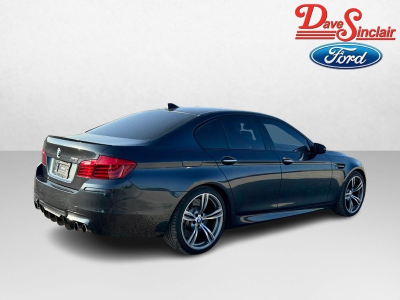BMW M5 Vehicle Image 07