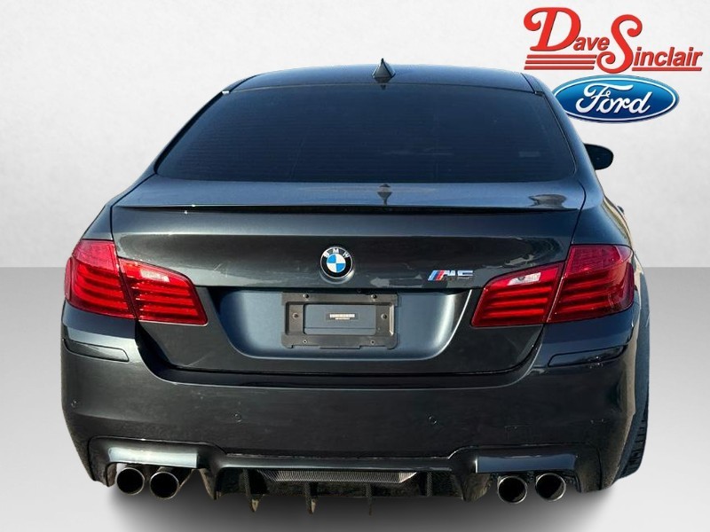 BMW M5 Vehicle Image 08