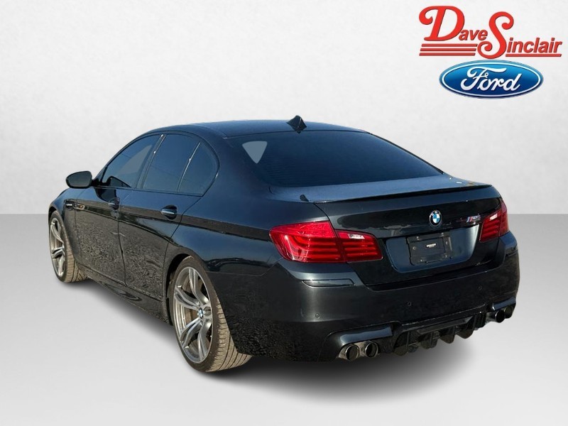 BMW M5 Vehicle Image 09