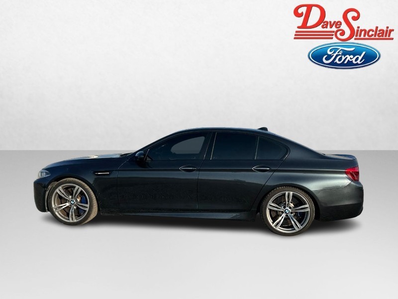 BMW M5 Vehicle Image 10