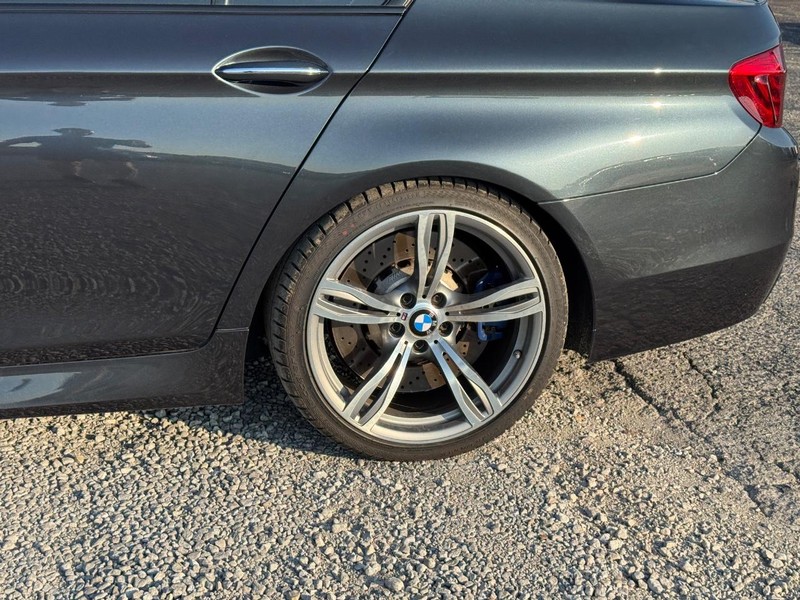 BMW M5 Vehicle Image 11