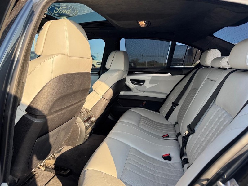 BMW M5 Vehicle Image 12