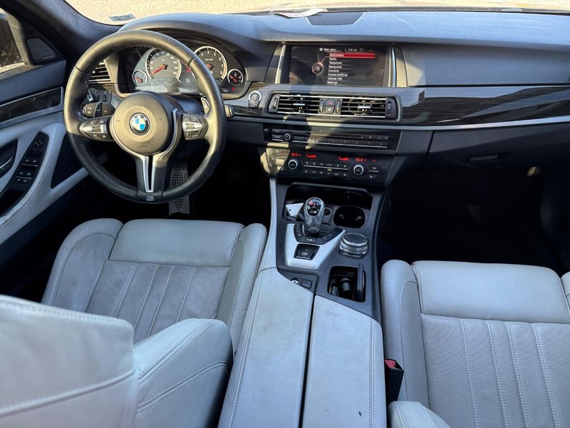 BMW M5 Vehicle Image 16