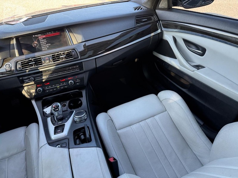 BMW M5 Vehicle Image 17