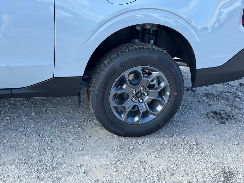 Ford Maverick Vehicle Image 11