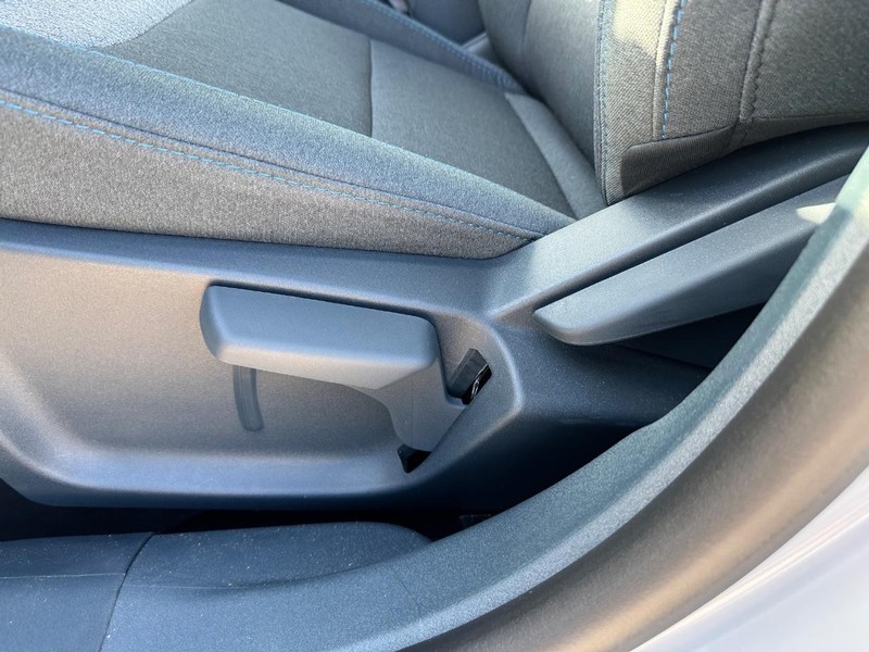 Ford Maverick Vehicle Image 18