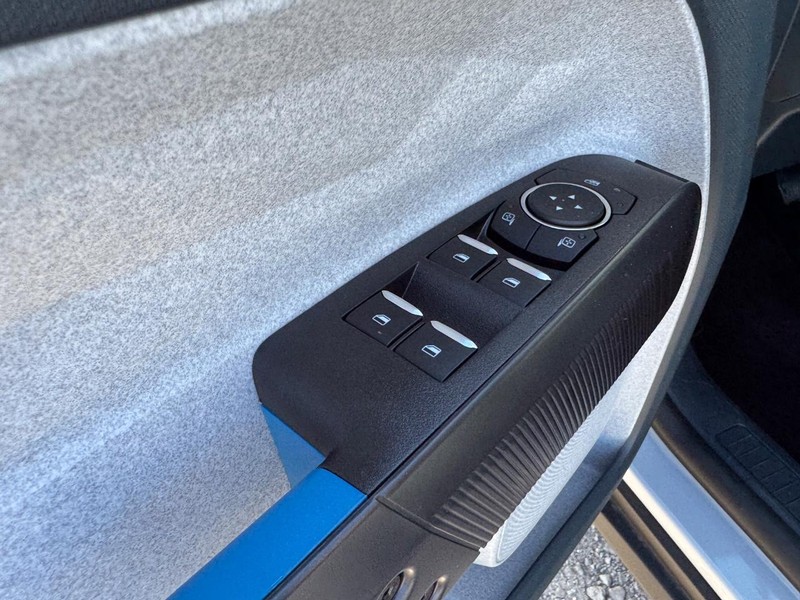 Ford Maverick Vehicle Image 19