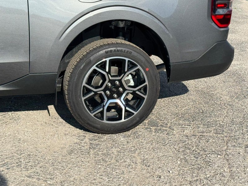 Ford Maverick Vehicle Image 11