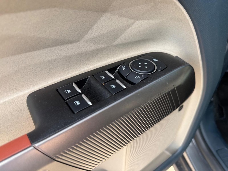 Ford Maverick Vehicle Image 19