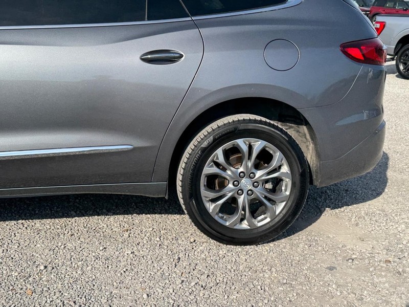 Buick Enclave Vehicle Image 11