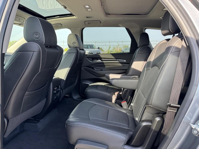 Buick Enclave Vehicle Image 12