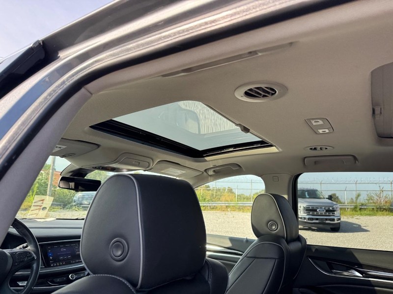 Buick Enclave Vehicle Image 13
