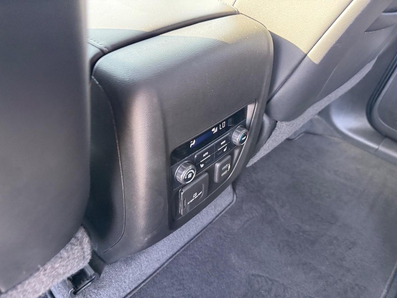 Buick Enclave Vehicle Image 14
