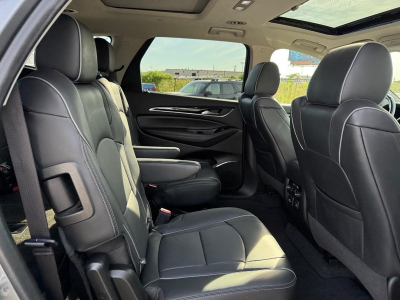 Buick Enclave Vehicle Image 15