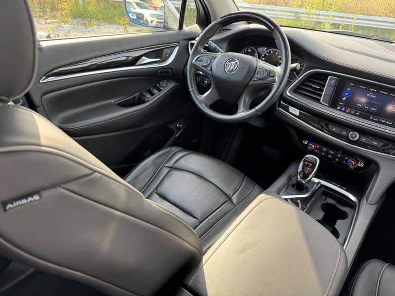 Buick Enclave Vehicle Image 16