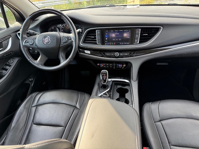 Buick Enclave Vehicle Image 17