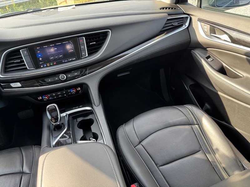 Buick Enclave Vehicle Image 18