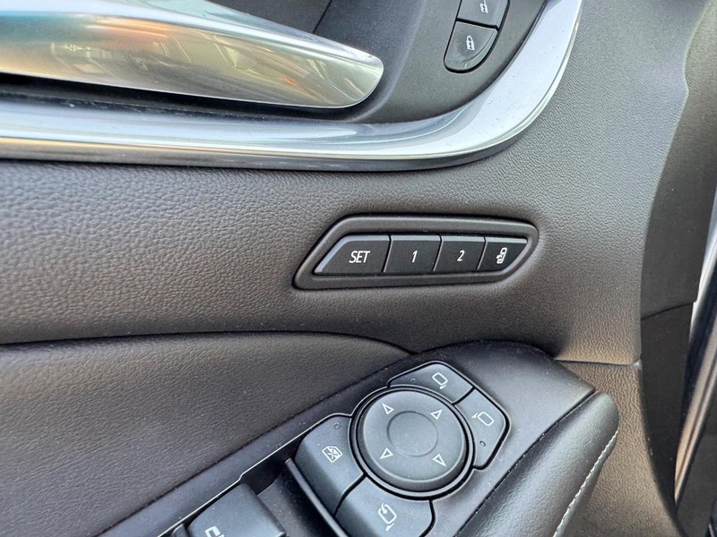 Buick Enclave Vehicle Image 20