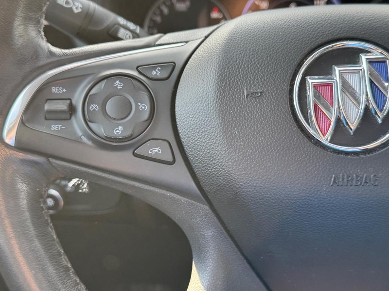Buick Enclave Vehicle Image 22