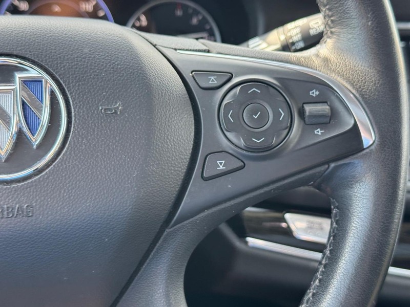 Buick Enclave Vehicle Image 23