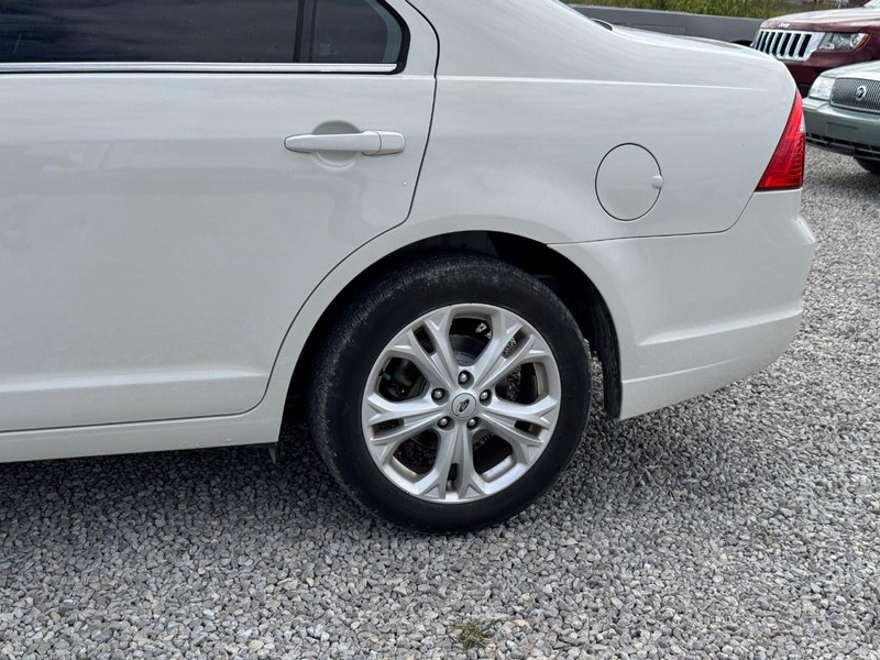 Ford Fusion Vehicle Image 11