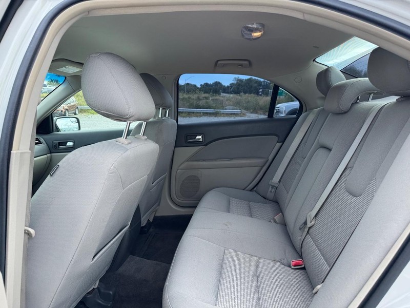 Ford Fusion Vehicle Image 12
