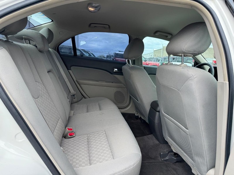 Ford Fusion Vehicle Image 13