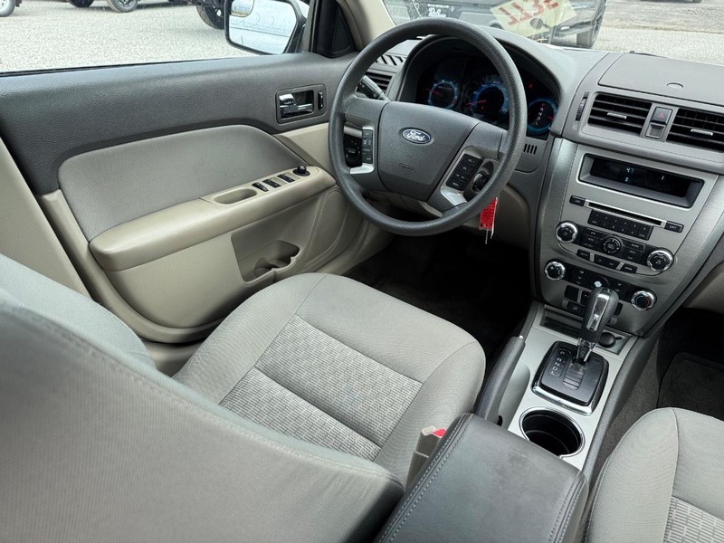 Ford Fusion Vehicle Image 14