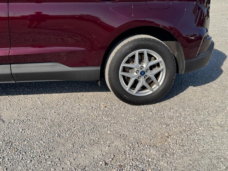 Ford Edge Vehicle Image 11