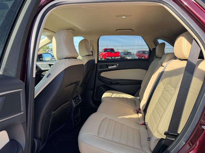 Ford Edge Vehicle Image 12