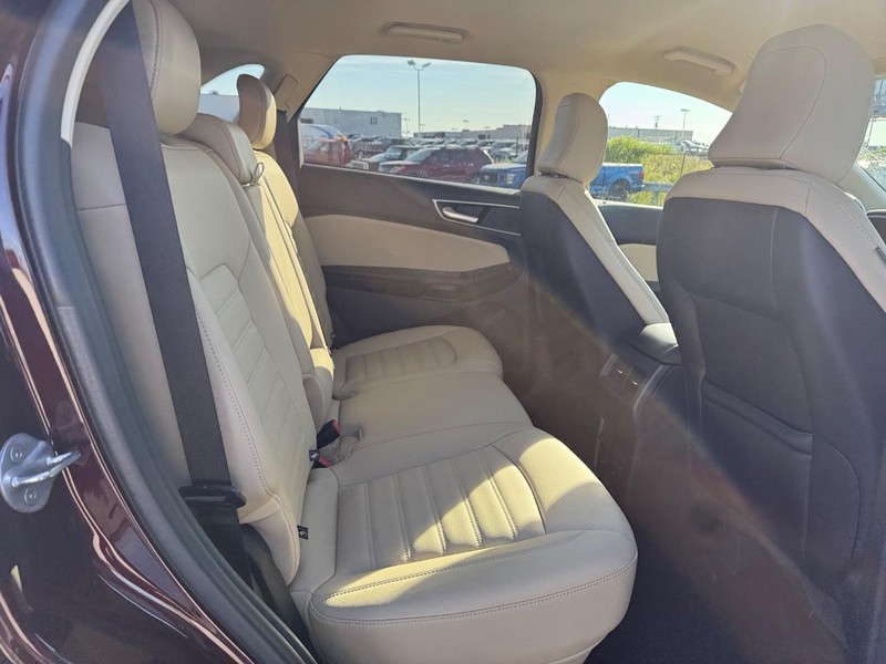 Ford Edge Vehicle Image 13