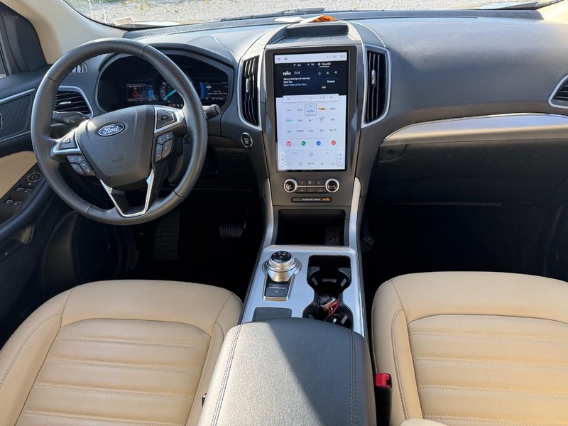 Ford Edge Vehicle Image 15