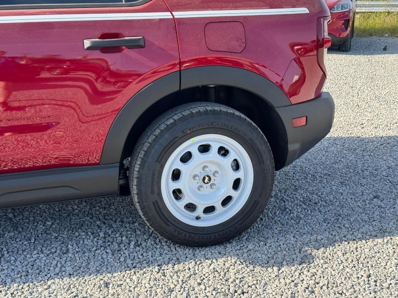 Ford Bronco Sport Vehicle Full-screen Gallery Image 09