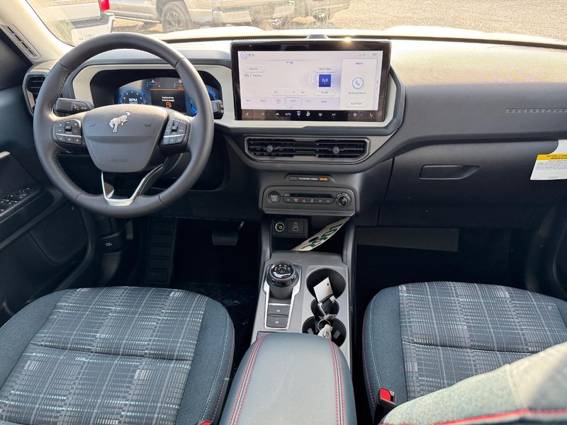 Ford Bronco Sport Vehicle Full-screen Gallery Image 12