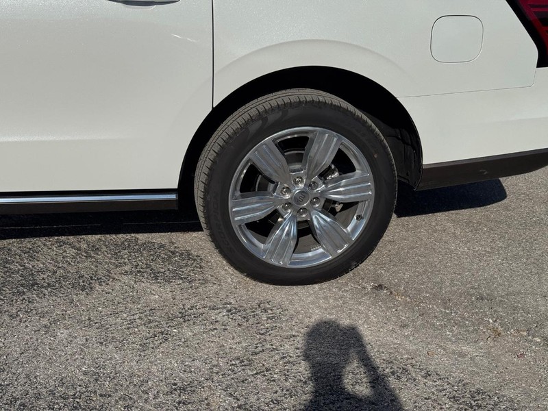 Ford Expedition Max Vehicle Image 11