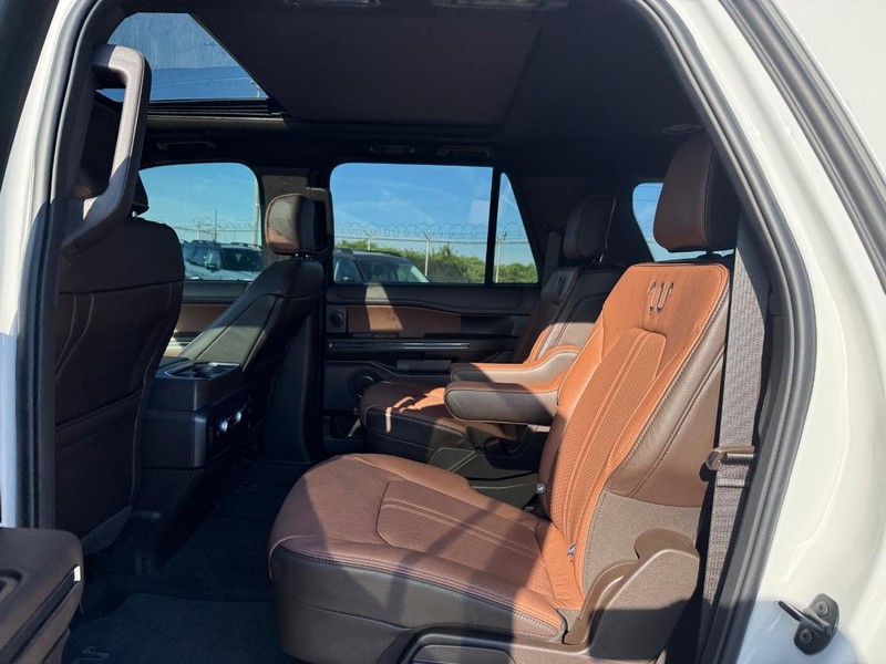 Ford Expedition Max Vehicle Image 12