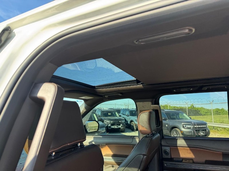 Ford Expedition Max Vehicle Image 13