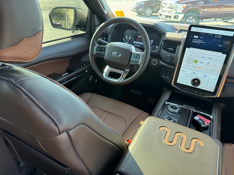 Ford Expedition Max Vehicle Image 17