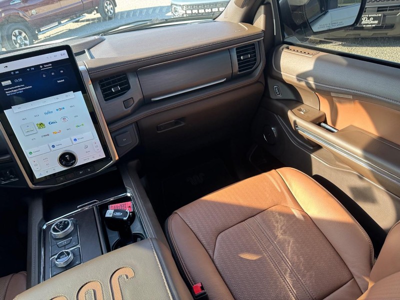 Ford Expedition Max Vehicle Image 19