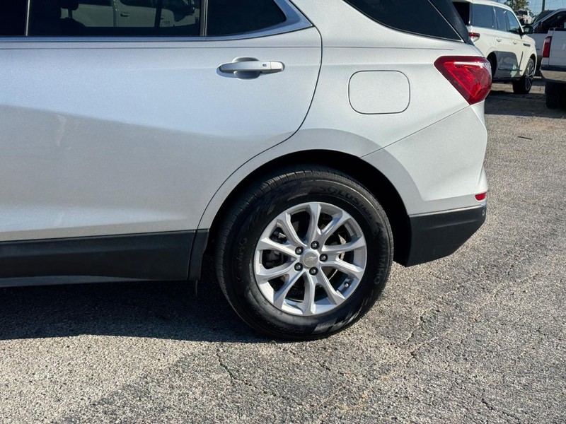Chevrolet Equinox Vehicle Image 11