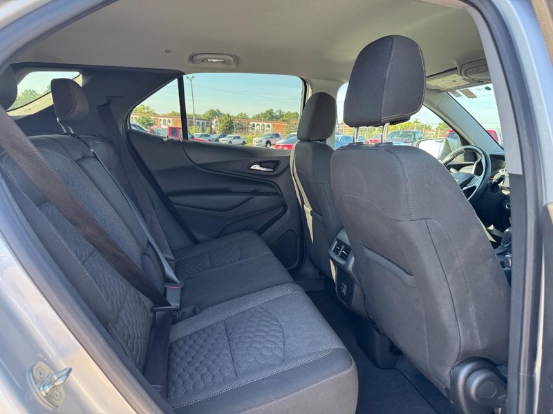 Chevrolet Equinox Vehicle Image 13