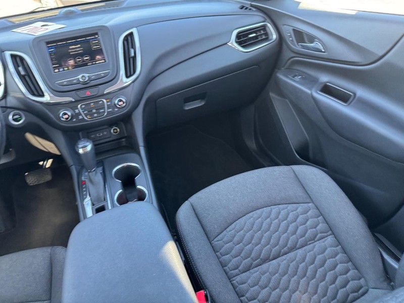 Chevrolet Equinox Vehicle Image 16