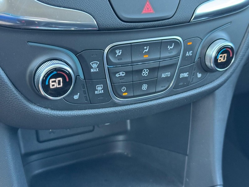 Chevrolet Equinox Vehicle Image 22