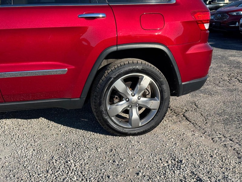 Jeep Grand Cherokee Vehicle Image 11