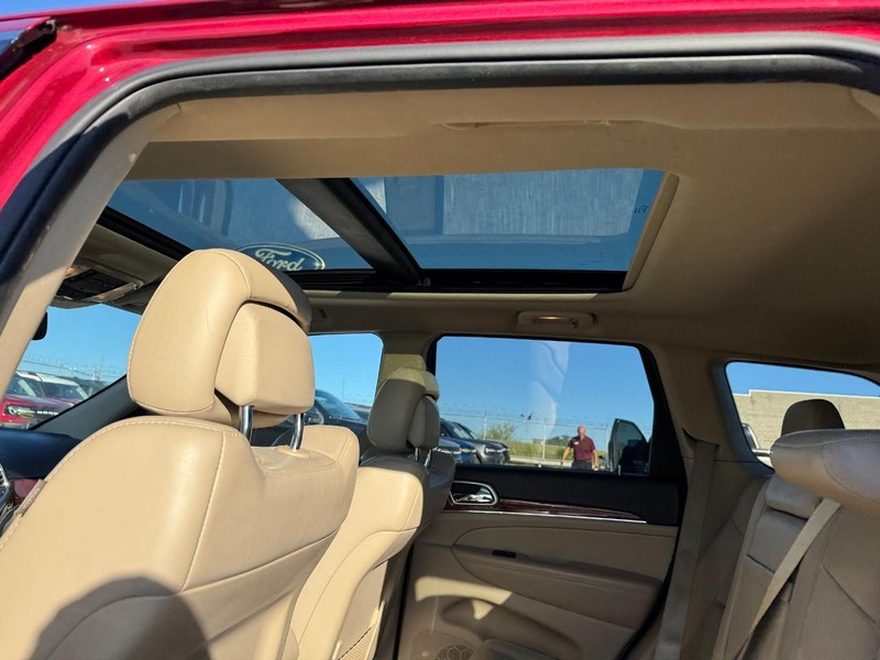 Jeep Grand Cherokee Vehicle Image 13