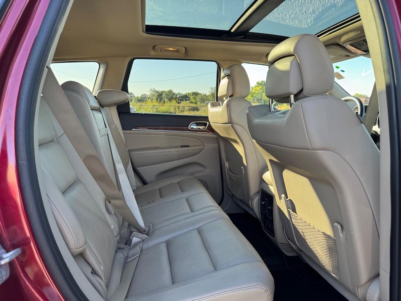 Jeep Grand Cherokee Vehicle Image 14