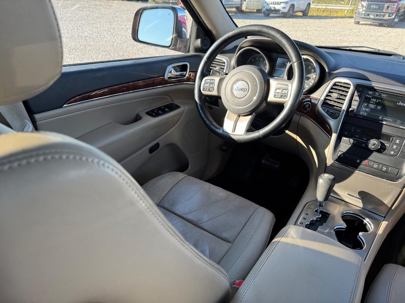 Jeep Grand Cherokee Vehicle Image 15