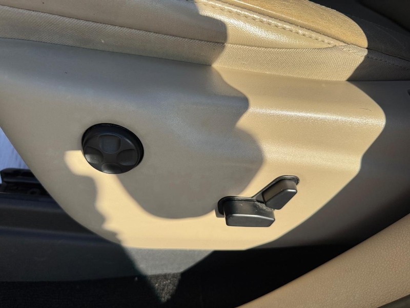Jeep Grand Cherokee Vehicle Image 18
